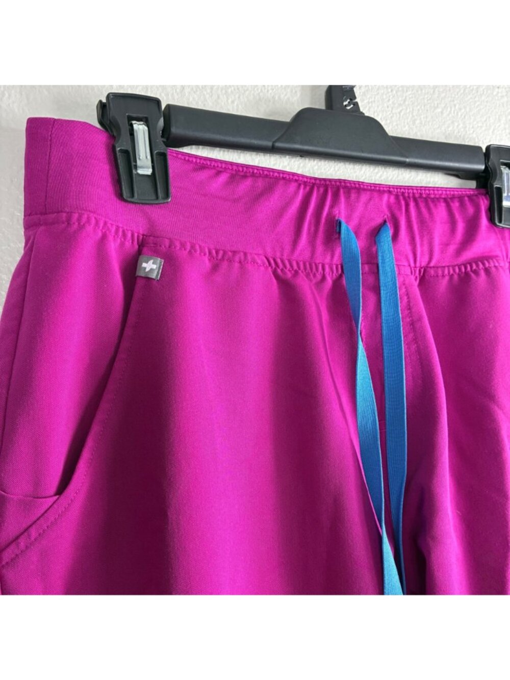FIGS Women’s Zamora Joggers Scrub Pants Raspberry Sorbet Sz M - Picture 3 of 9